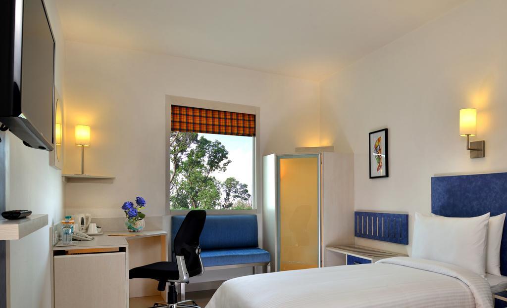 Red Fox By Lemon Tree Hotels, Bhiwadi Ngoại thất bức ảnh