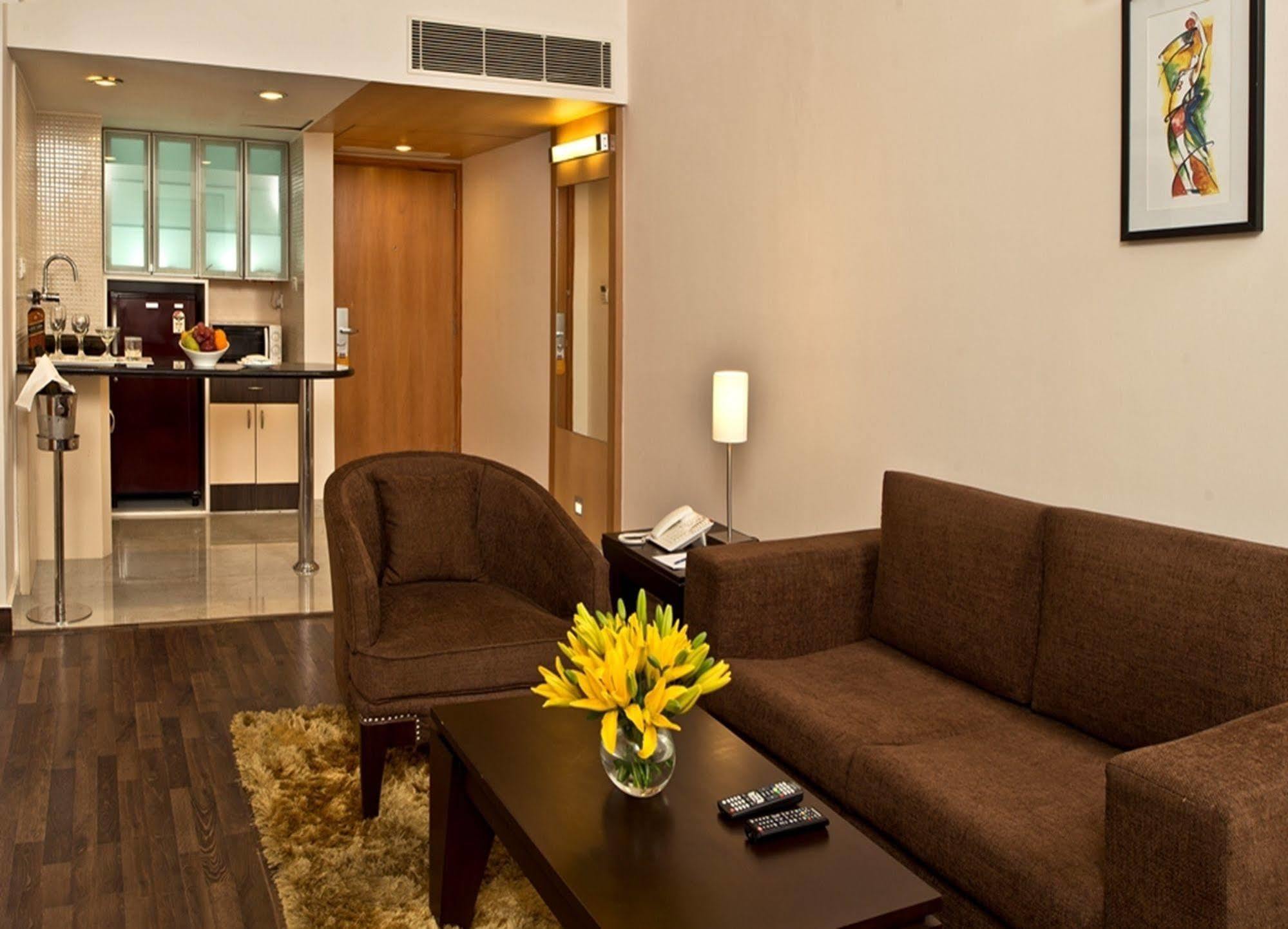 Red Fox By Lemon Tree Hotels, Bhiwadi Ngoại thất bức ảnh