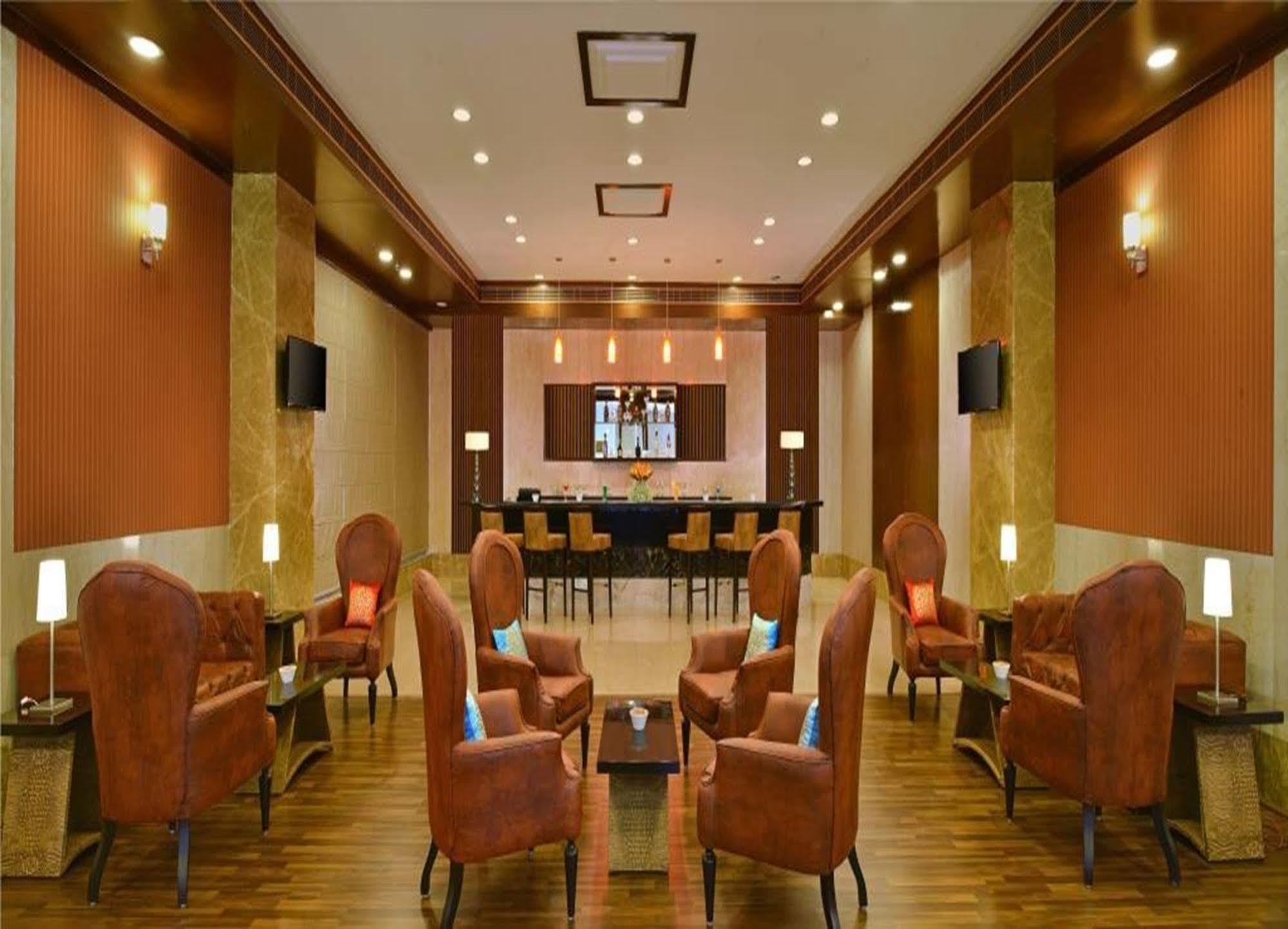 Red Fox By Lemon Tree Hotels, Bhiwadi Ngoại thất bức ảnh