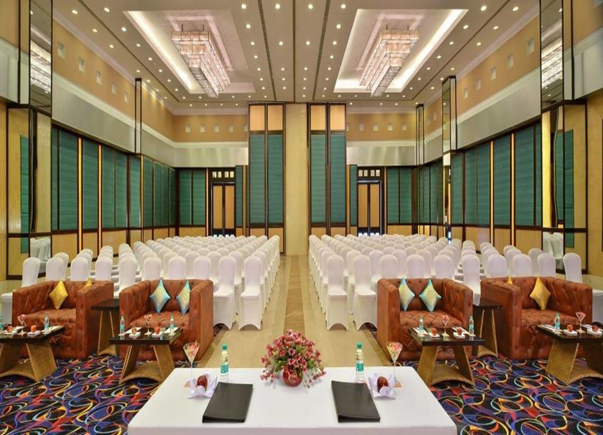 Red Fox By Lemon Tree Hotels, Bhiwadi Ngoại thất bức ảnh