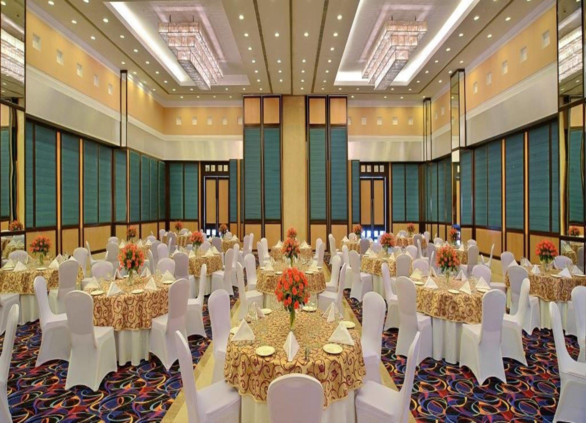 Red Fox By Lemon Tree Hotels, Bhiwadi Ngoại thất bức ảnh